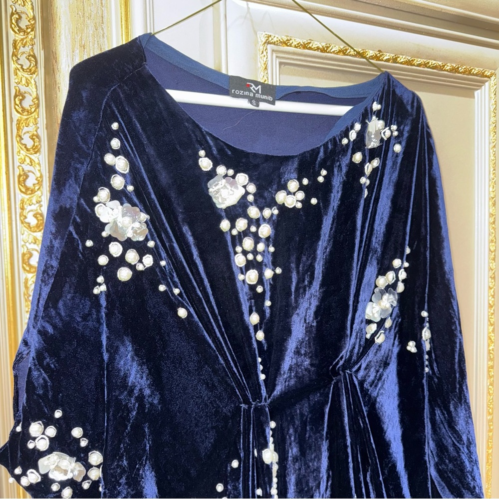 Rozina Munib Kaftan Navy Blue Velvet with Pearl - Picture 10 of 10